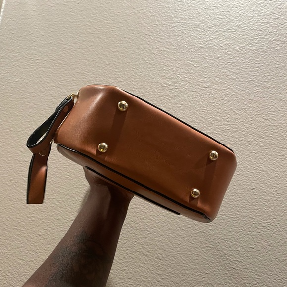 NY Livin Handbag 🟤 - Picture 3 of 5